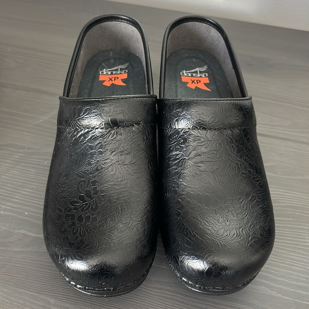 Dansko Tooled Black Clogs EU 37 US 7